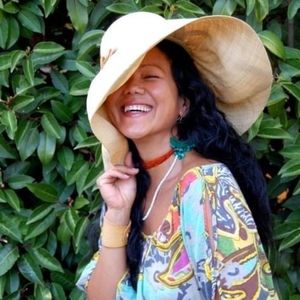 Meet your Posher, Saione